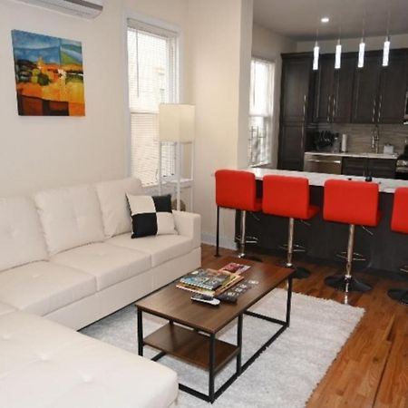 Appartement Ooohlala! 2 Beds And 2 Full Baths W/Free Parking à Newark Extérieur photo