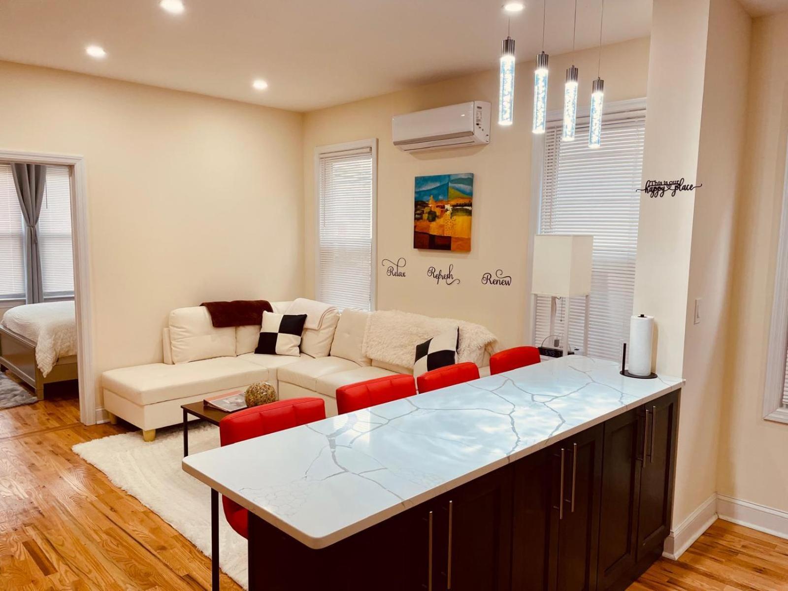 Appartement Ooohlala! 2 Beds And 2 Full Baths W/Free Parking à Newark Extérieur photo