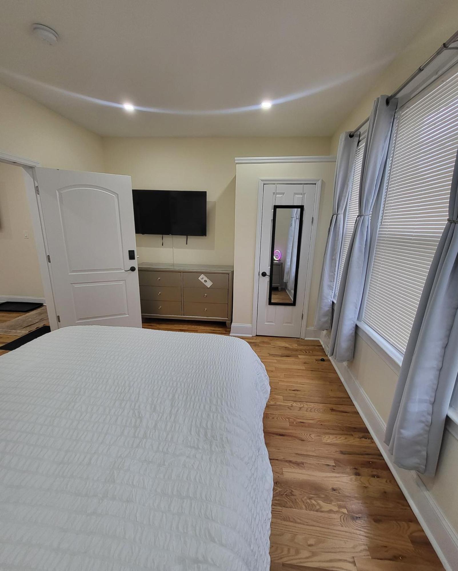 Appartement Ooohlala! 2 Beds And 2 Full Baths W/Free Parking à Newark Extérieur photo