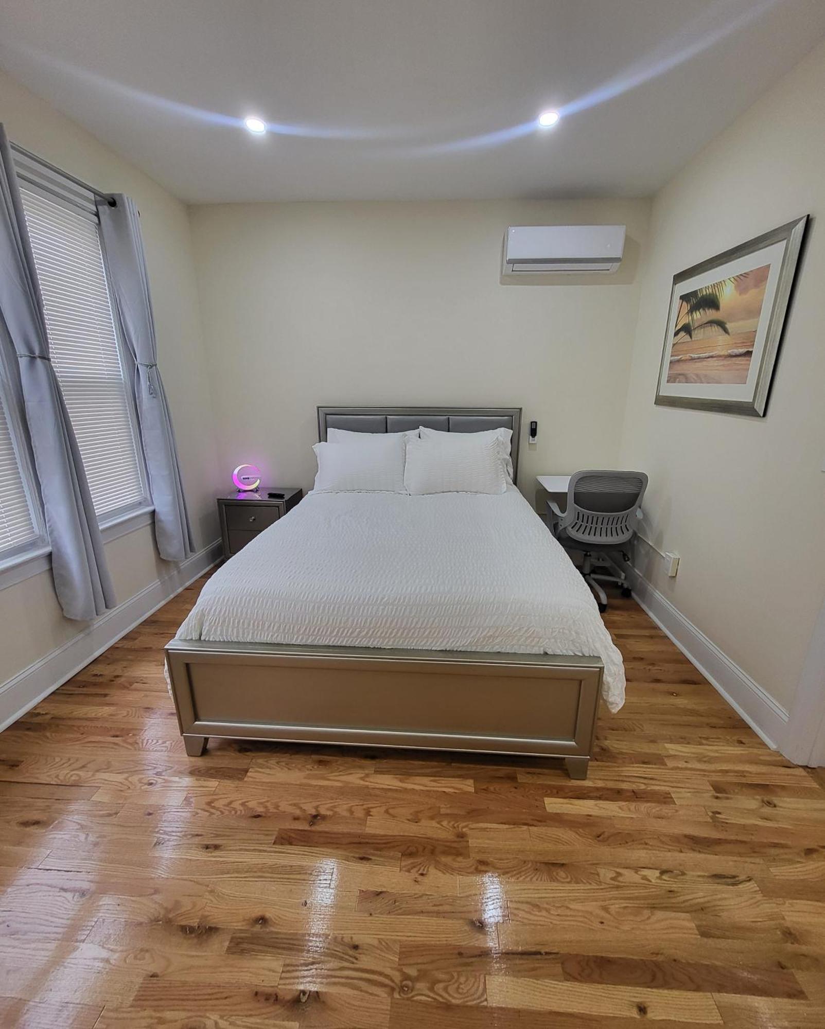 Appartement Ooohlala! 2 Beds And 2 Full Baths W/Free Parking à Newark Extérieur photo