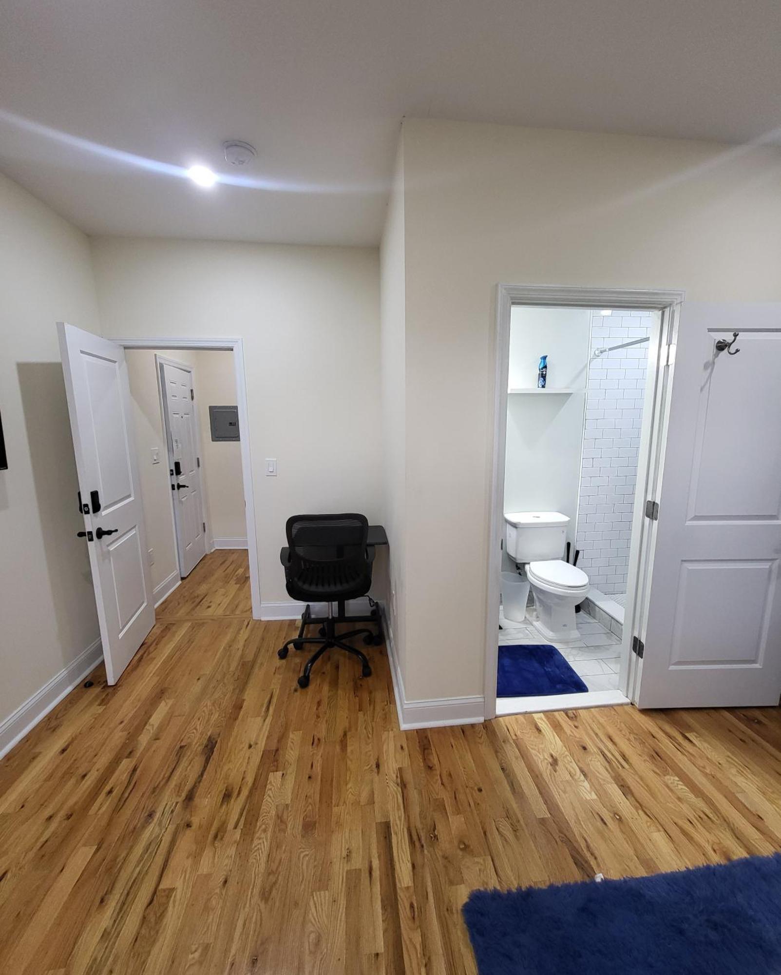 Appartement Ooohlala! 2 Beds And 2 Full Baths W/Free Parking à Newark Extérieur photo