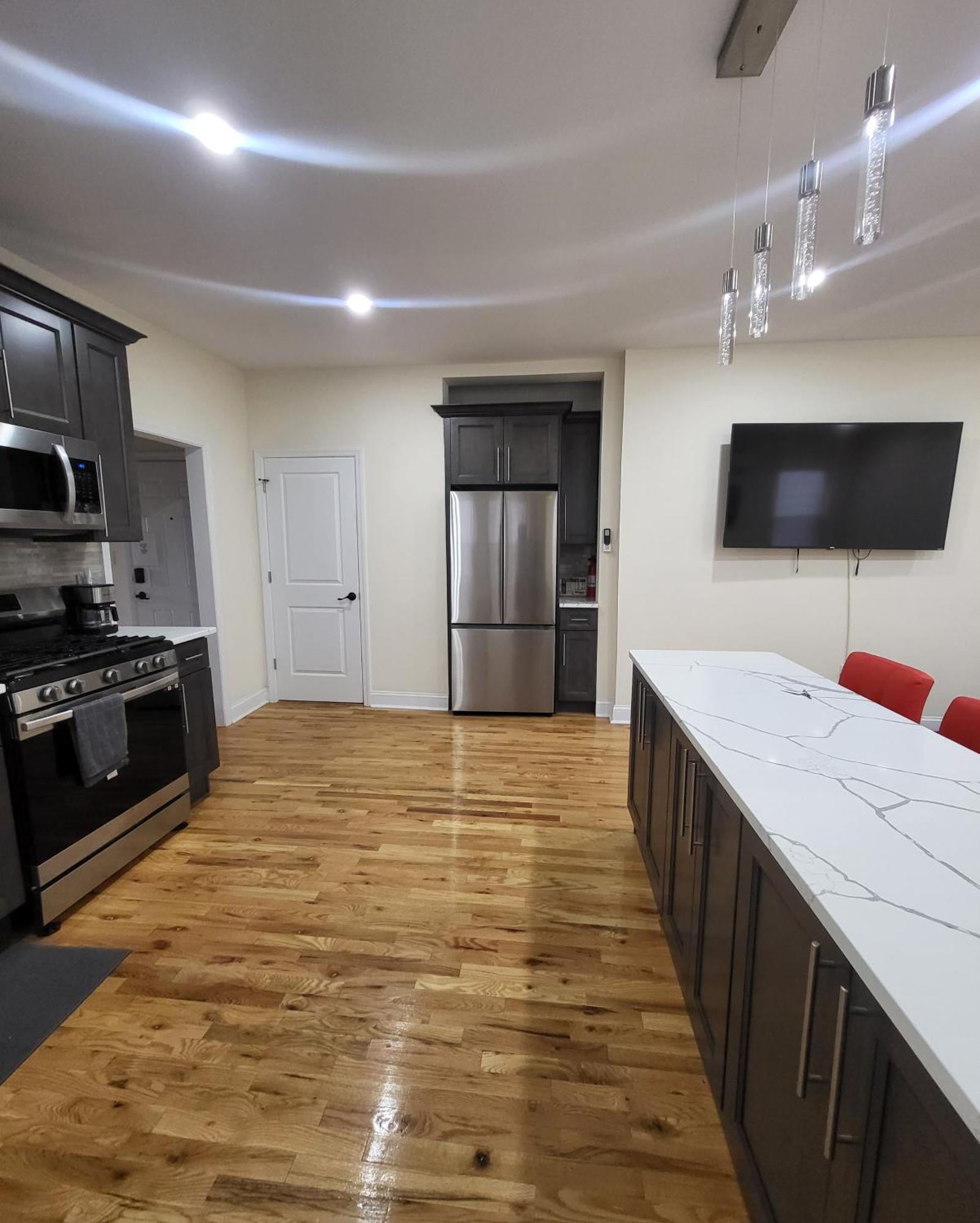 Appartement Ooohlala! 2 Beds And 2 Full Baths W/Free Parking à Newark Extérieur photo