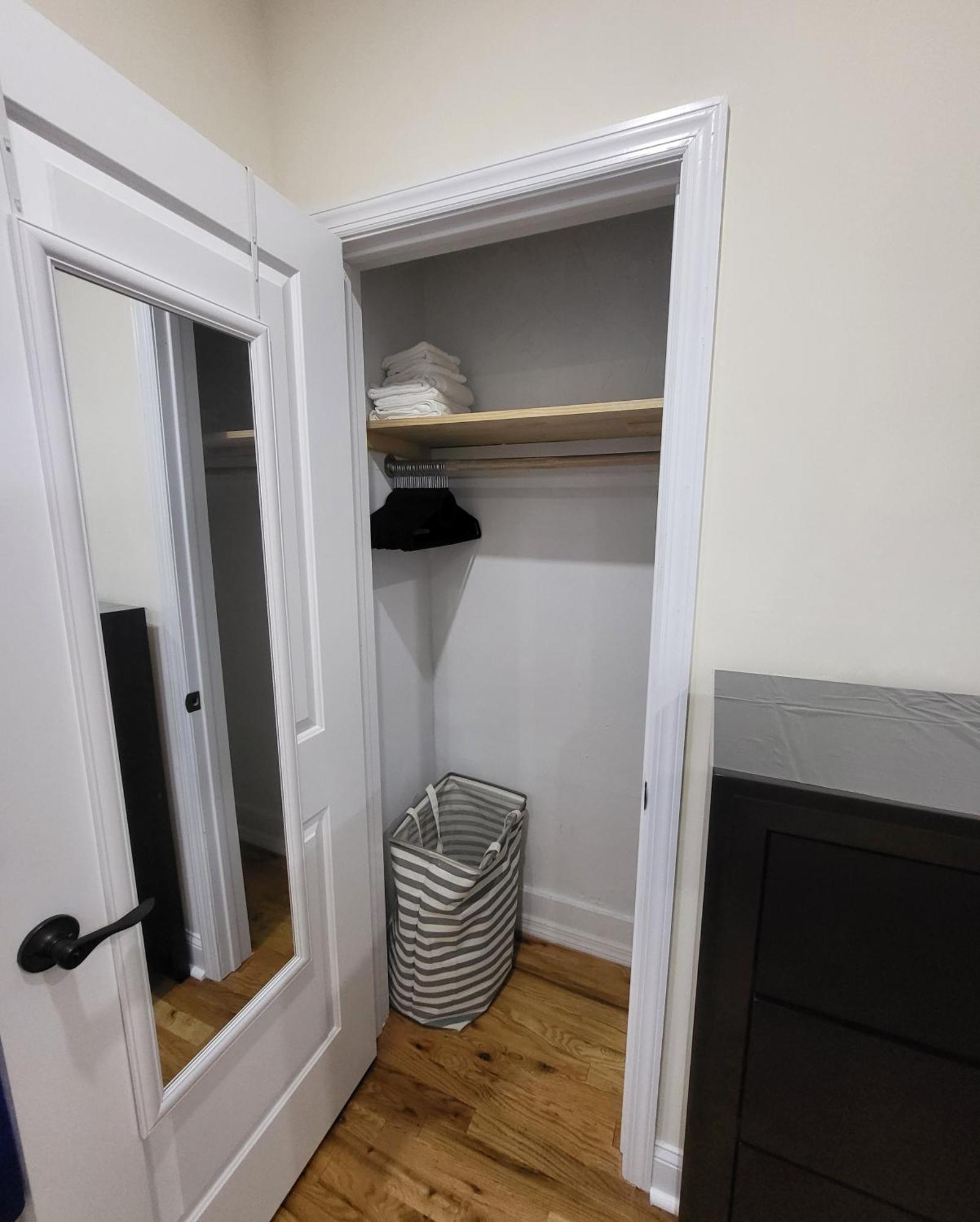 Appartement Ooohlala! 2 Beds And 2 Full Baths W/Free Parking à Newark Extérieur photo