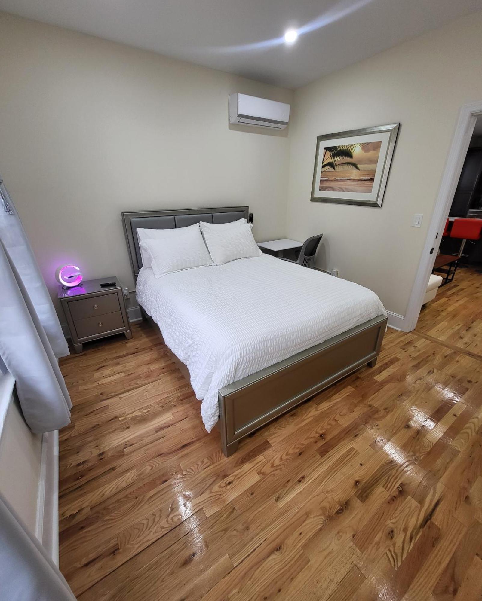 Appartement Ooohlala! 2 Beds And 2 Full Baths W/Free Parking à Newark Extérieur photo