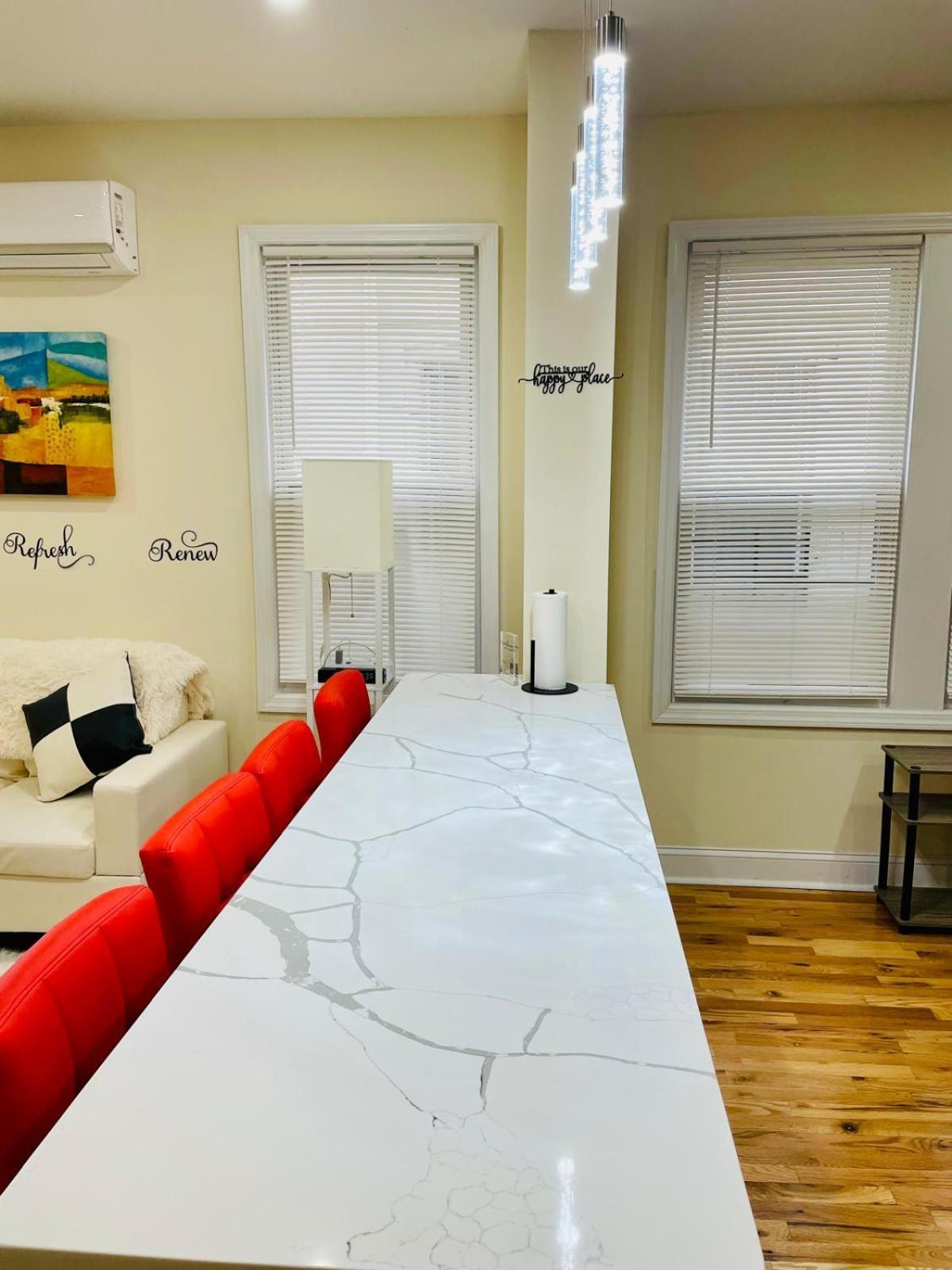 Appartement Ooohlala! 2 Beds And 2 Full Baths W/Free Parking à Newark Extérieur photo