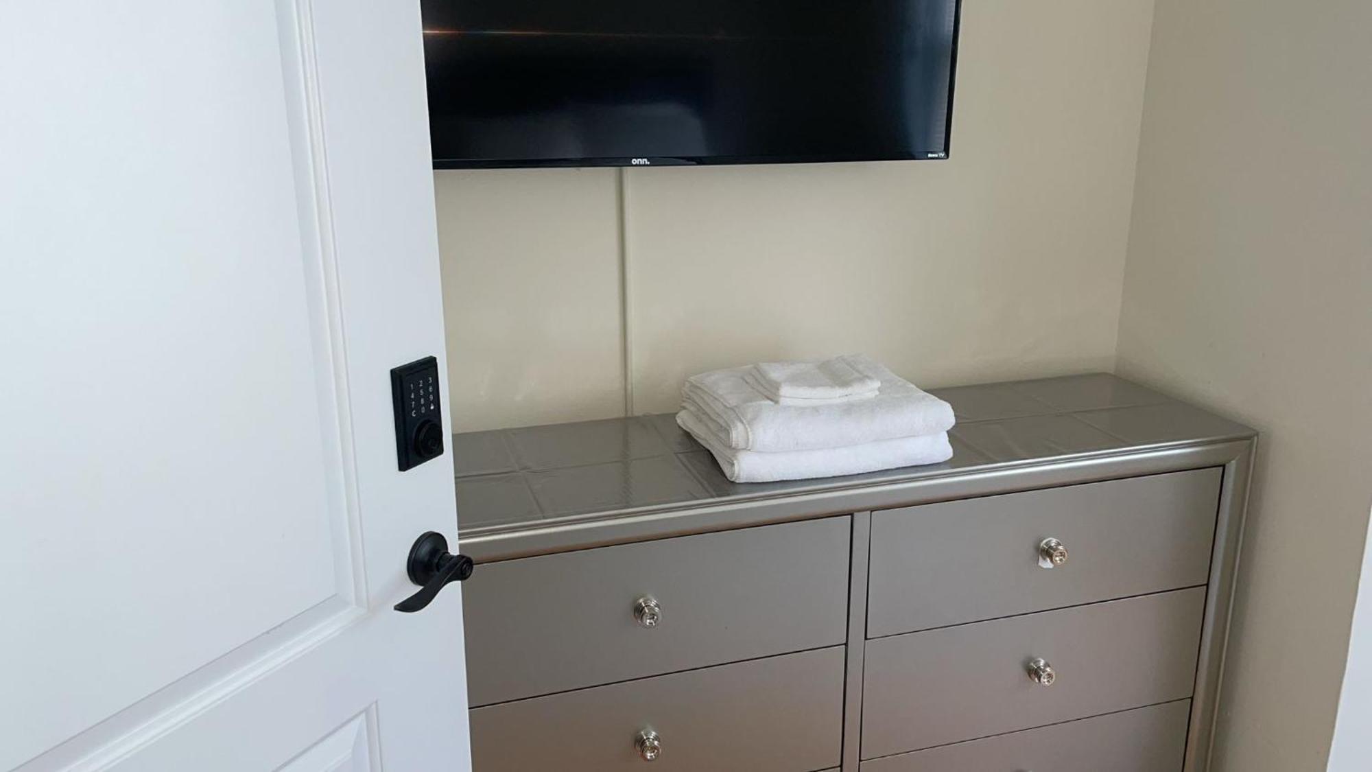 Appartement Ooohlala! 2 Beds And 2 Full Baths W/Free Parking à Newark Extérieur photo